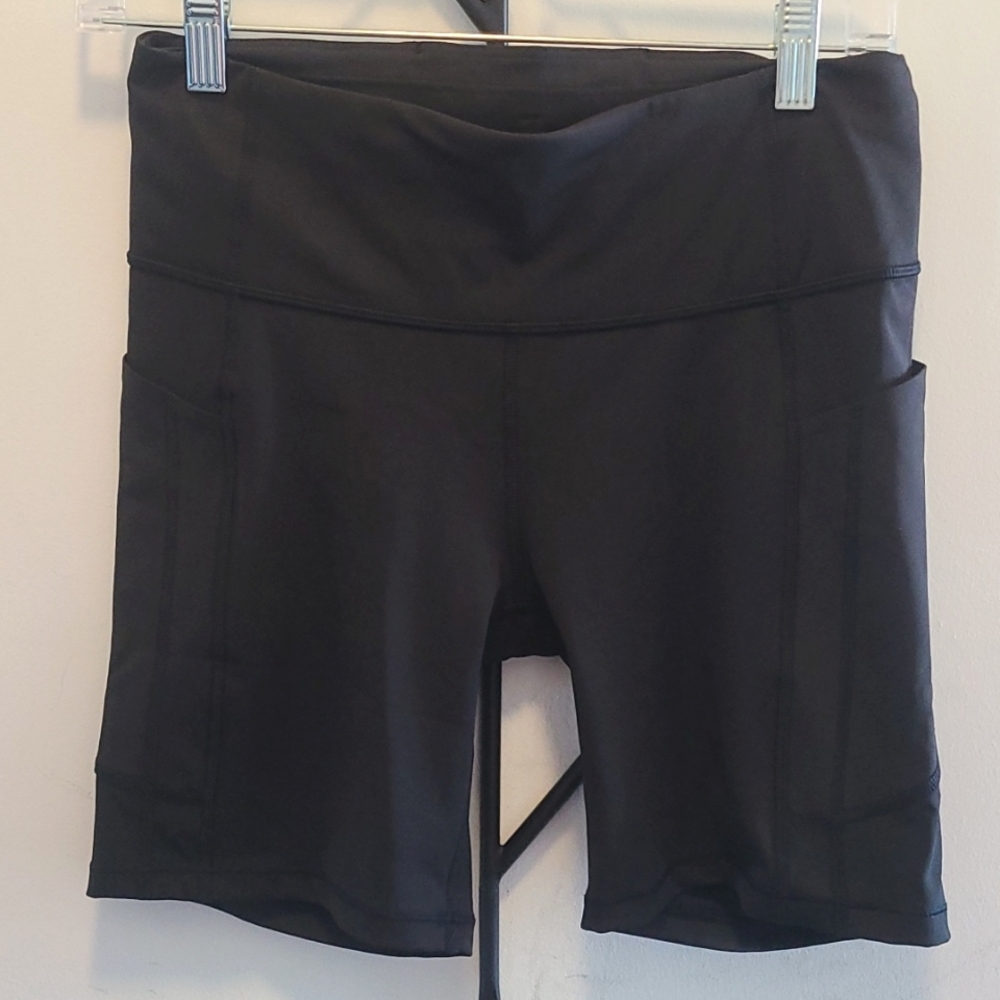 Athleta Ultimate Stash Pocket 7" Shorts (Black, New without tags)
